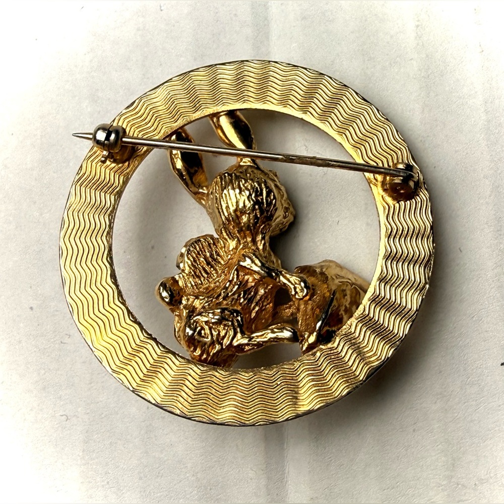 Vintage Gold Tone Textured‎ Rabbit Hare Bunny w Faux Pearl Circular Frame Easter - Picture 4 of 5
